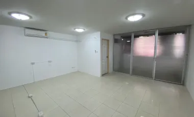 Condo en alquiler de estudio en Huai Khwang, Bangkok