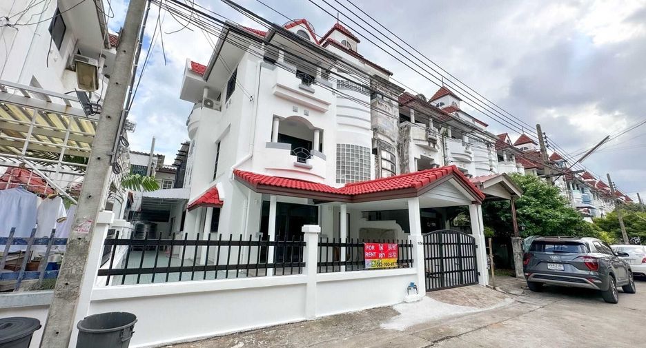 出租 3 卧室 独立屋 在 Phra Khanong, 曼谷