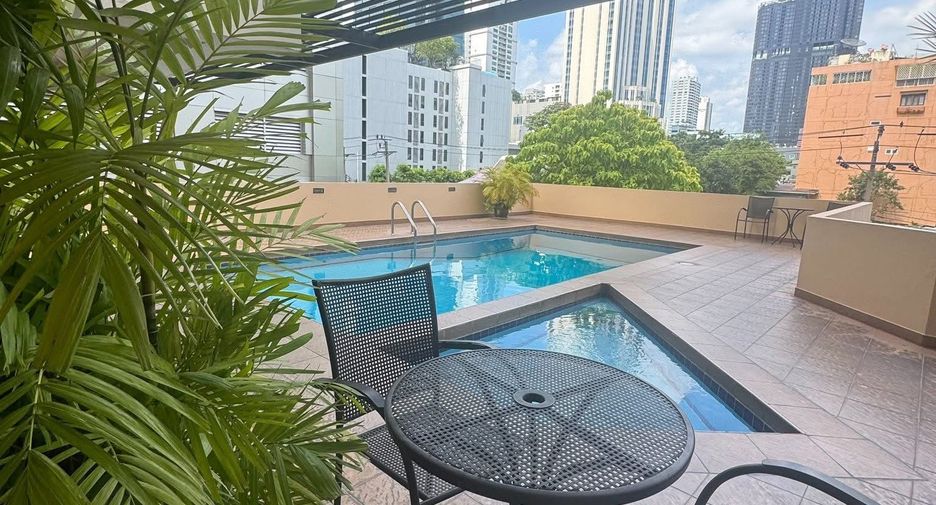 Condo en alquiler de 3 habitaciones en Khlong Toei, Bangkok
