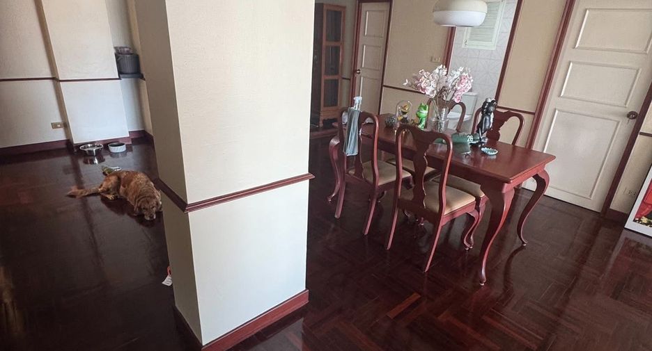 Condo en alquiler de 3 habitaciones en Khlong Toei, Bangkok
