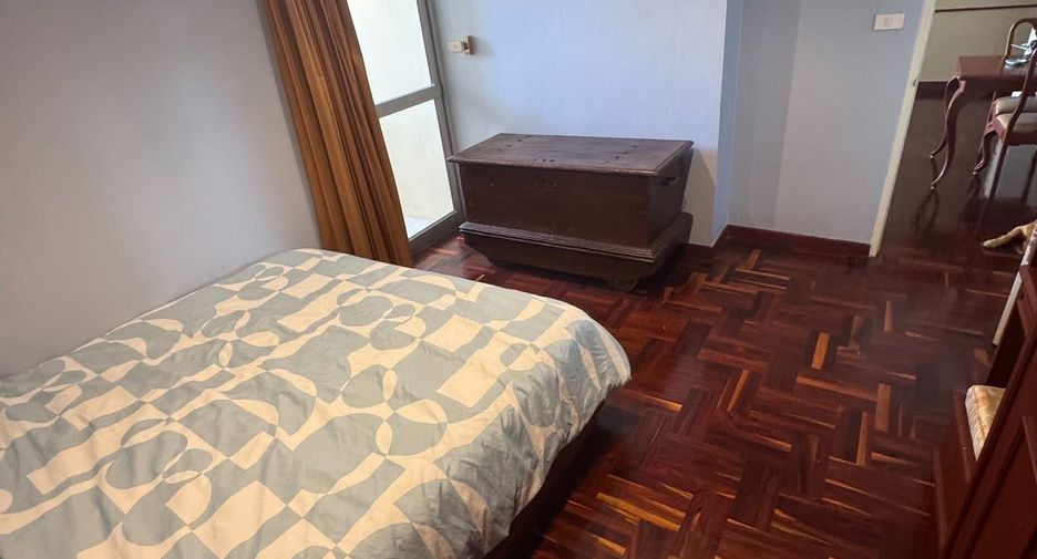 Condo en alquiler de 3 habitaciones en Khlong Toei, Bangkok