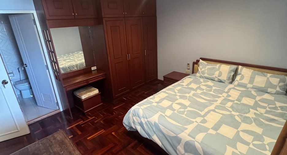Condo en alquiler de 3 habitaciones en Khlong Toei, Bangkok
