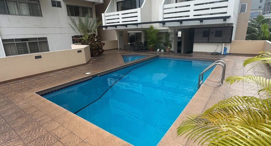 Condo en alquiler de 3 habitaciones en Khlong Toei, Bangkok