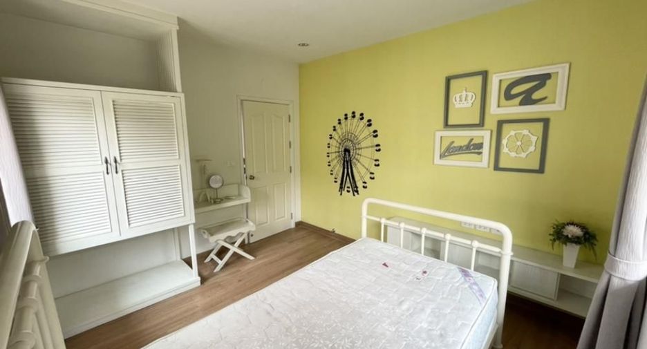 For rent 3 bedrooms townhouse in Suan Luang, Bangkok