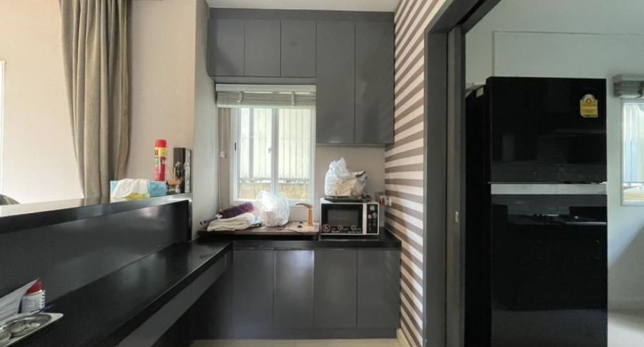 For rent 3 bedrooms townhouse in Suan Luang, Bangkok
