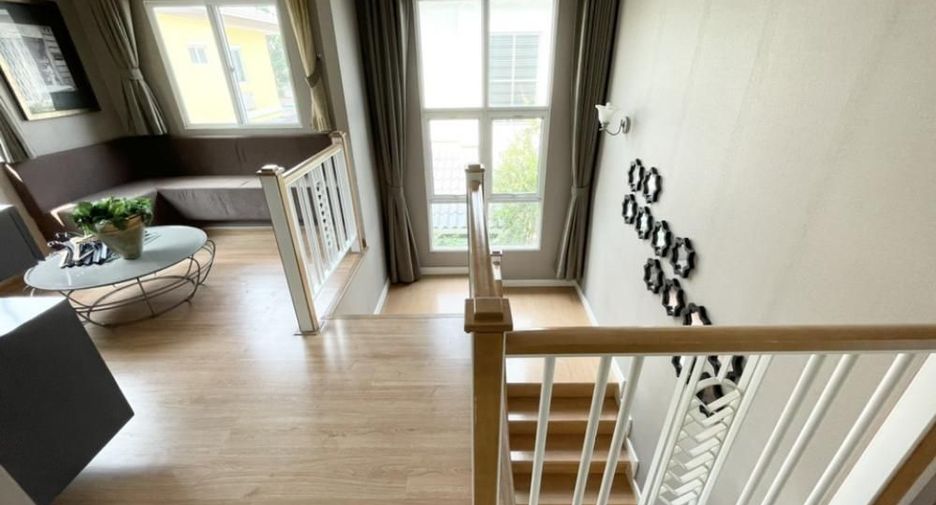 For rent 3 bedrooms townhouse in Suan Luang, Bangkok