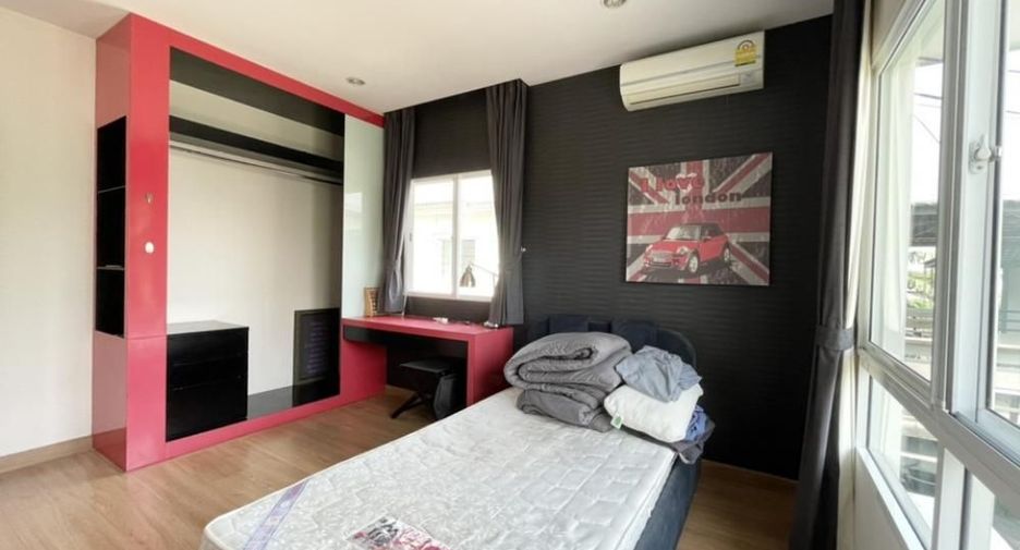 For rent 3 bedrooms townhouse in Suan Luang, Bangkok