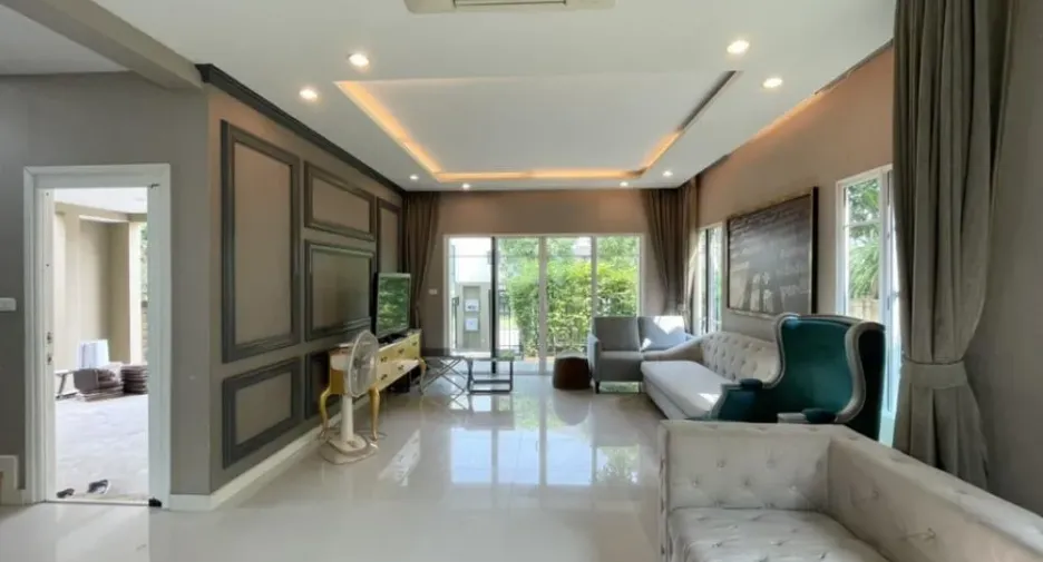 For rent 3 bedrooms townhouse in Suan Luang, Bangkok