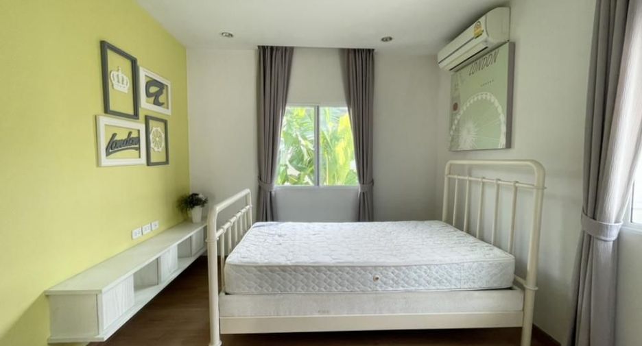 For rent 3 bedrooms townhouse in Suan Luang, Bangkok
