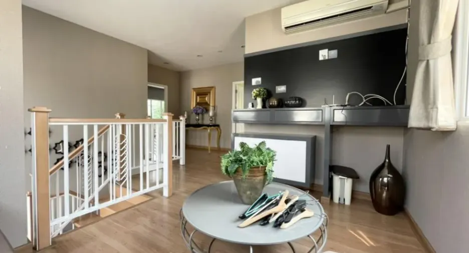 For rent 3 bedrooms townhouse in Suan Luang, Bangkok