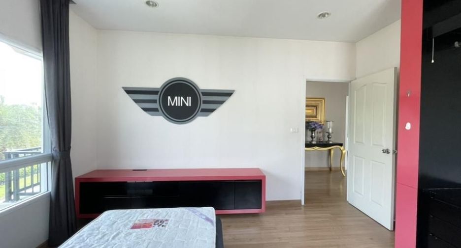 For rent 3 bedrooms townhouse in Suan Luang, Bangkok