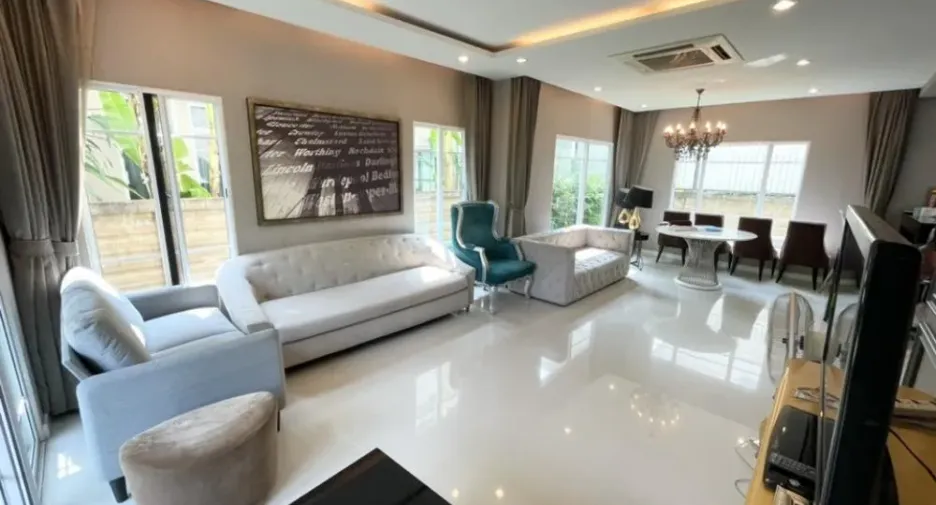 For rent 3 bedrooms townhouse in Suan Luang, Bangkok