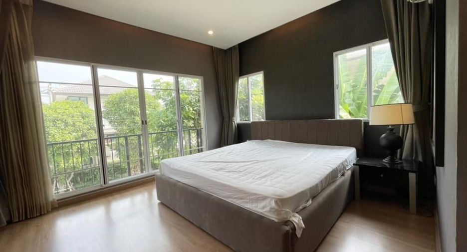For rent 3 bedrooms townhouse in Suan Luang, Bangkok