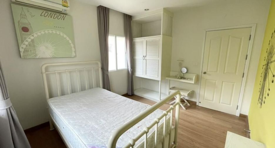 For rent 3 bedrooms townhouse in Suan Luang, Bangkok