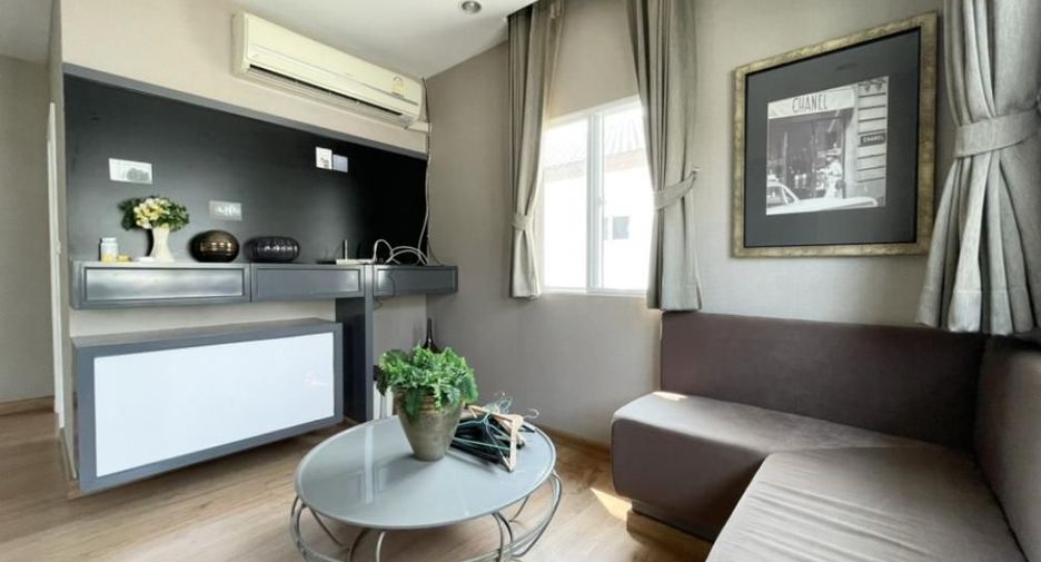 For rent 3 bedrooms townhouse in Suan Luang, Bangkok