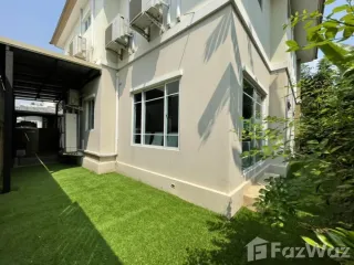For rent 3 bedrooms townhouse in Suan Luang, Bangkok