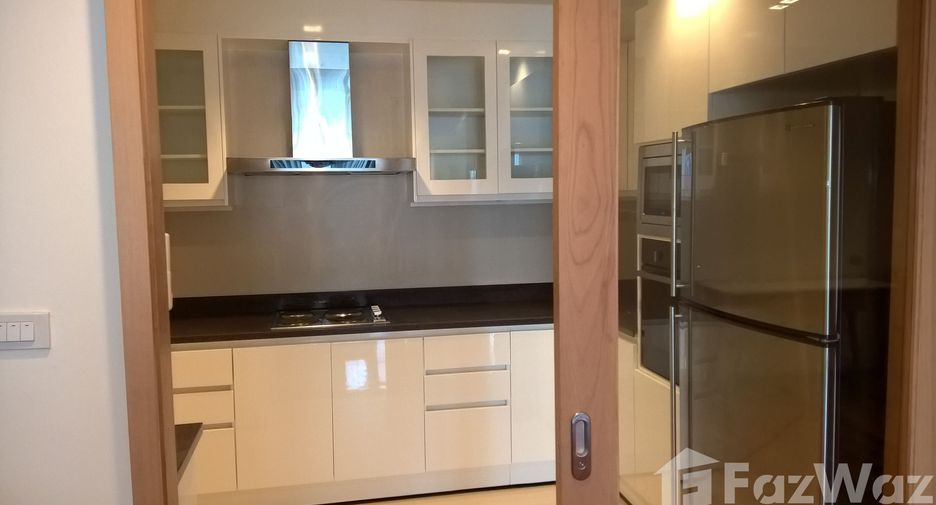 Apartamento en alquiler de 3 habitaciones en Khlong Toei, Bangkok
