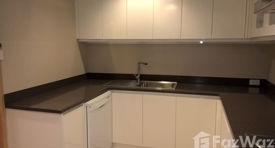 Apartamento en alquiler de 3 habitaciones en Khlong Toei, Bangkok