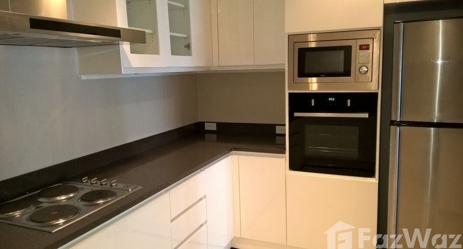 Apartamento en alquiler de 3 habitaciones en Khlong Toei, Bangkok
