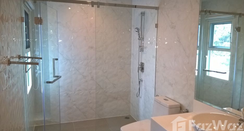Apartamento en alquiler de 3 habitaciones en Khlong Toei, Bangkok