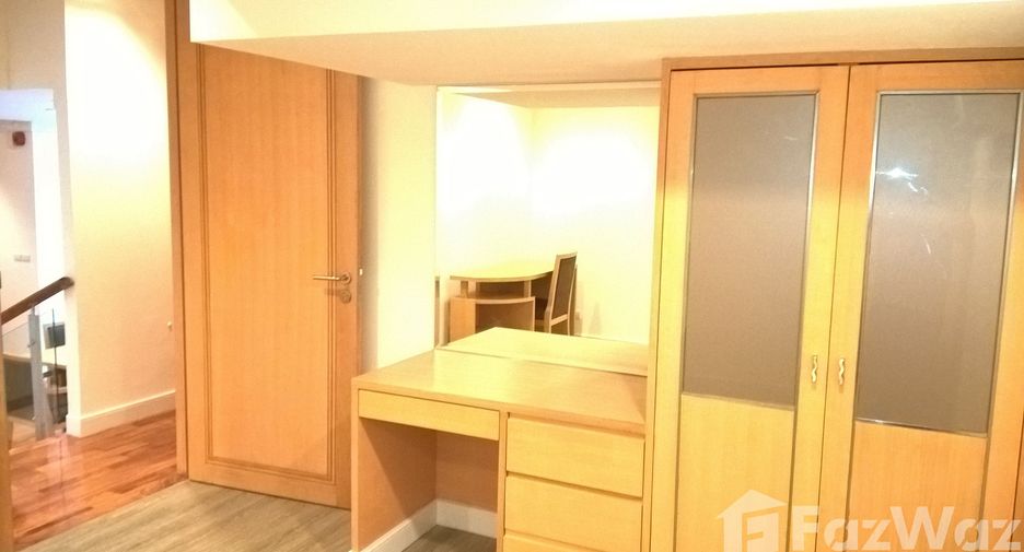Apartamento en alquiler de 3 habitaciones en Khlong Toei, Bangkok