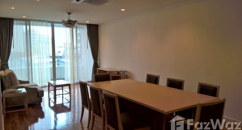 Apartamento en alquiler de 3 habitaciones en Khlong Toei, Bangkok