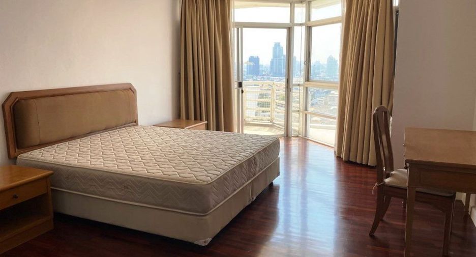 À louer 4 chambres condo à Watthana, Bangkok