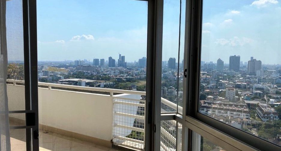 À louer 4 chambres condo à Watthana, Bangkok