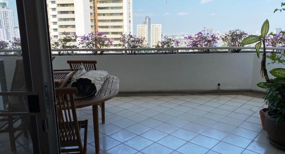 À louer 4 chambres condo à Watthana, Bangkok