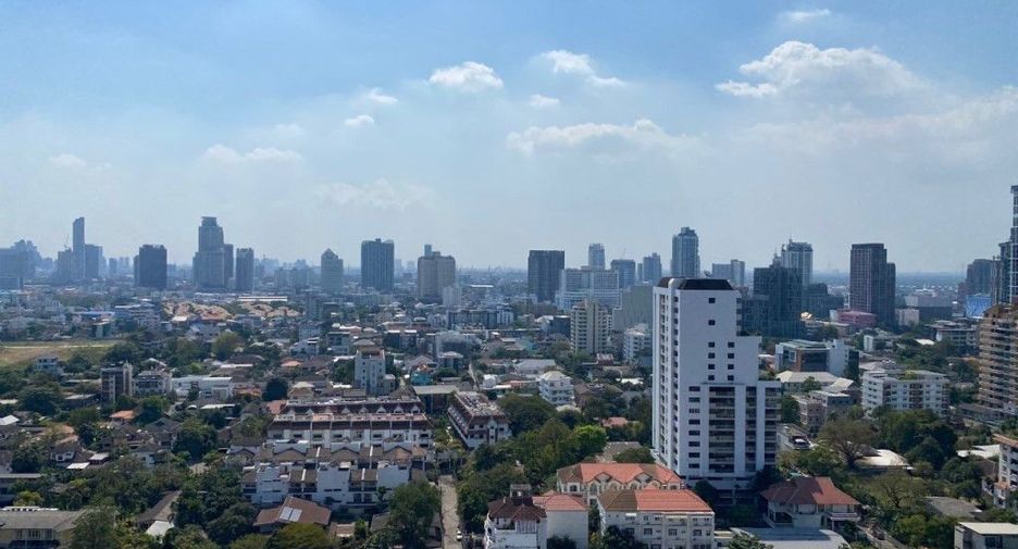 À louer 4 chambres condo à Watthana, Bangkok