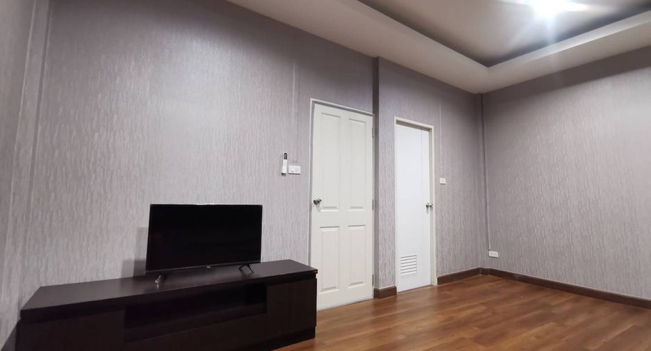 For rent 3 ベッドルーム townhouse in Wang Thonglang, Bangkok