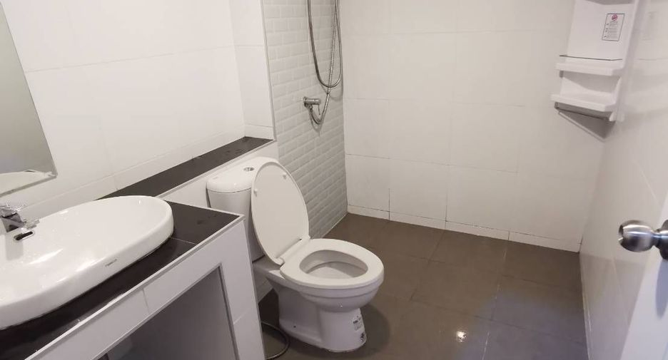 For rent 3 ベッドルーム townhouse in Wang Thonglang, Bangkok