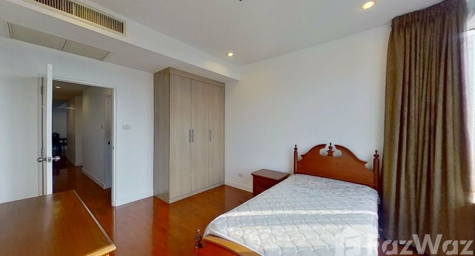 For rent 3 bedrooms condo in Khlong Toei, Bangkok