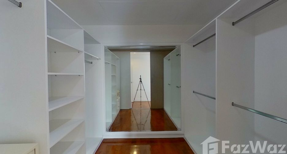 For rent 3 bedrooms condo in Khlong Toei, Bangkok