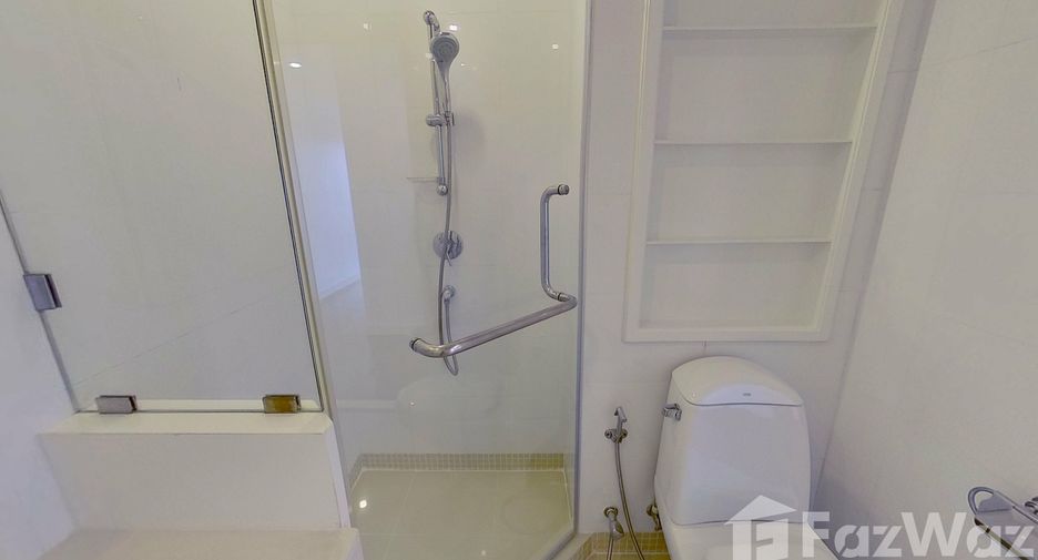 For rent 3 bedrooms condo in Khlong Toei, Bangkok