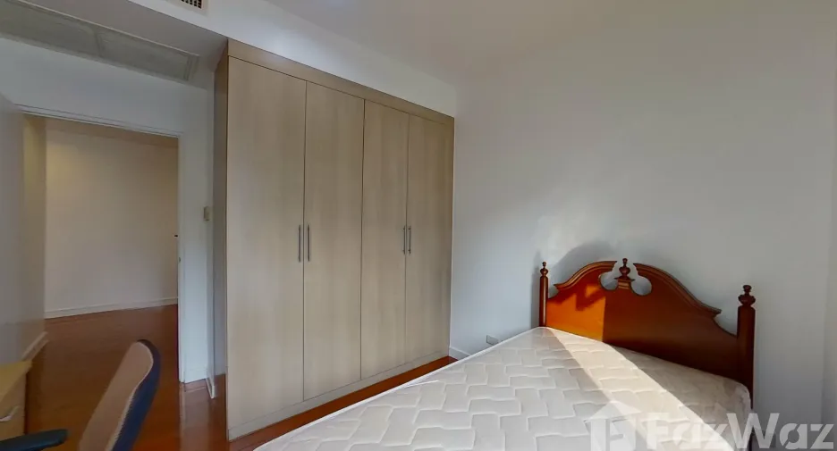 For rent 3 bedrooms condo in Khlong Toei, Bangkok