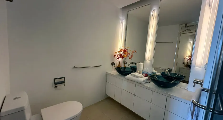For rent 2 bedrooms condo in Khlong Toei, Bangkok