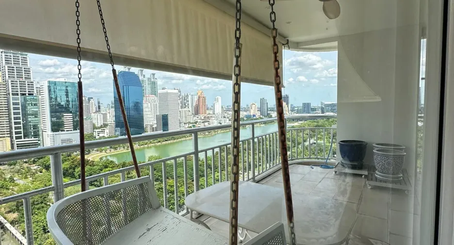 For rent 2 bedrooms condo in Khlong Toei, Bangkok