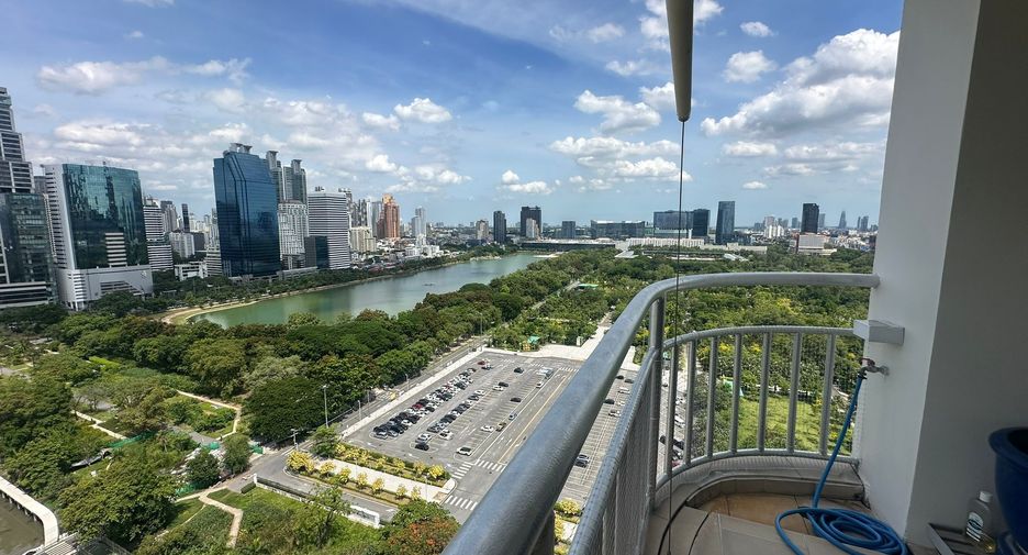 For rent 2 bedrooms condo in Khlong Toei, Bangkok