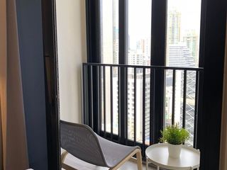 À louer studio condo à Khlong Toei, Bangkok