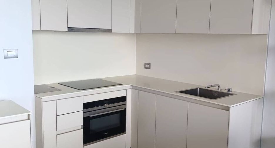 For rent 2 bedrooms condo in Pathum Wan, Bangkok