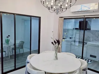 Reihenhaus zur Miete mit 3 Zimmer in Saphan Sung, Bangkok