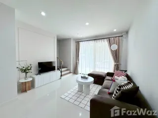 Reihenhaus zur Miete mit 3 Zimmer in Saphan Sung, Bangkok