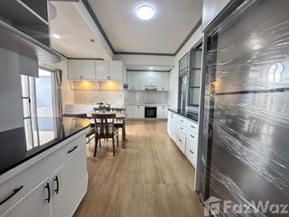 For rent 3 bedrooms apartment in Watthana, Bangkok