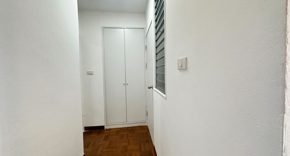 For rent 3 bedrooms apartment in Watthana, Bangkok