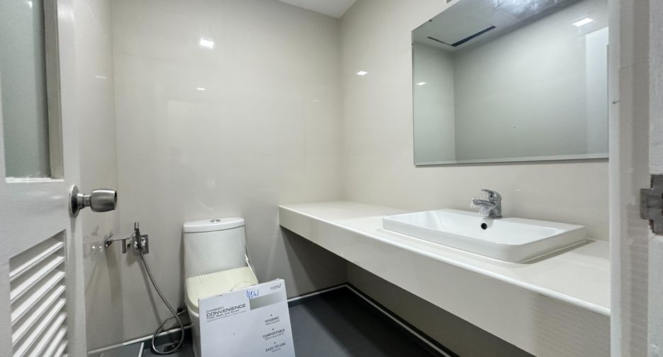 For rent 3 bedrooms apartment in Watthana, Bangkok