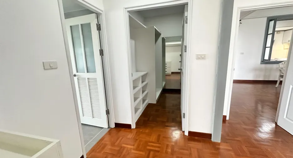 For rent 3 bedrooms apartment in Watthana, Bangkok