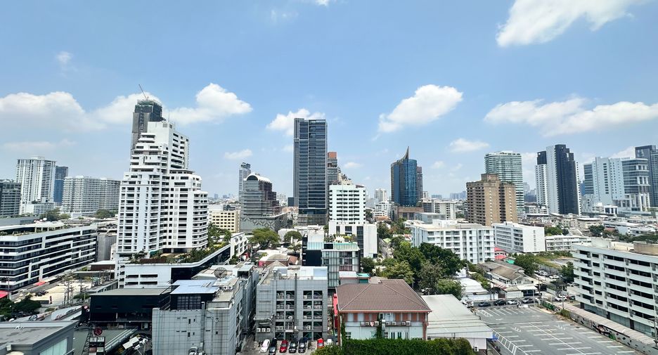 For rent 3 bedrooms apartment in Watthana, Bangkok