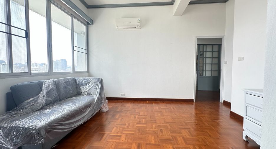 For rent 3 bedrooms apartment in Watthana, Bangkok