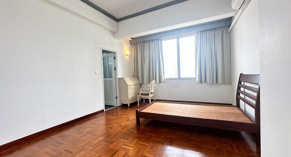 For rent 3 bedrooms apartment in Watthana, Bangkok
